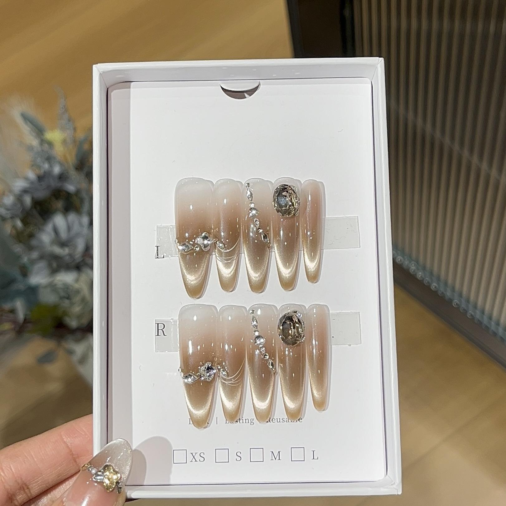 

Ежедневные простые и белые атмосферные улыбки, кошачьи глаза Boutique K9 носимые доспехи L