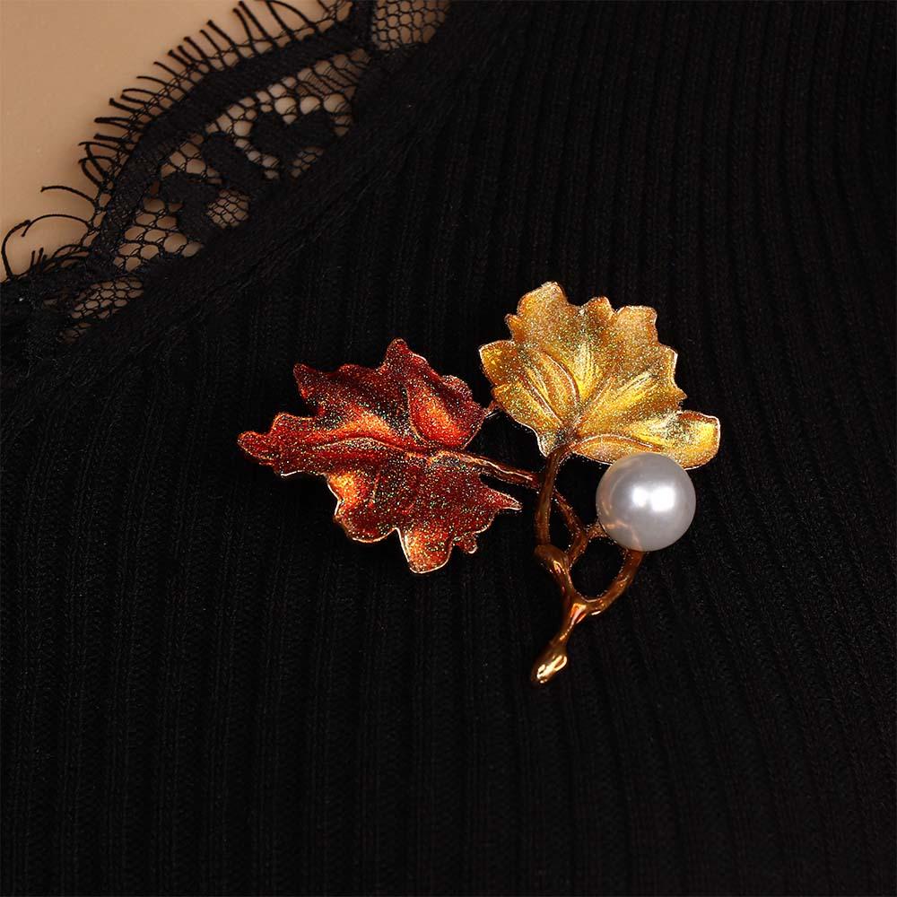 Fashion Maple Leaves Women Dripping Brooches Gold Fashion Jewelry Brooches Pins