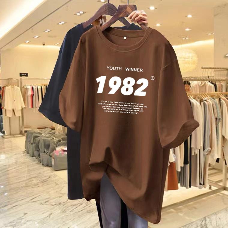 

2025 new large size cotton letter short-sleeved t-shirt women s loose medium and long niche split top trendy ins summer XXXXL темно-коричневого кольору