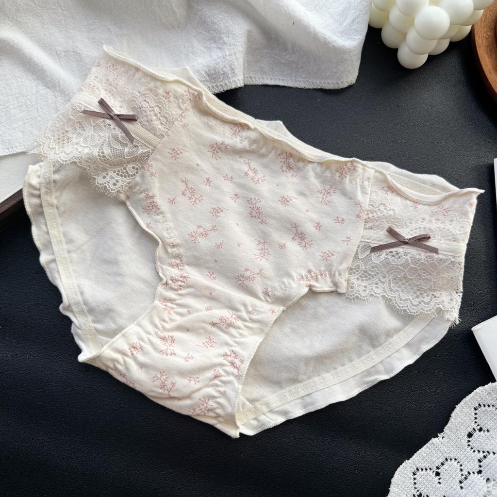 Ladies Spring and Summer Sweet Cute Cartoon Printed Lace Edge Cotton Breathable Briefs