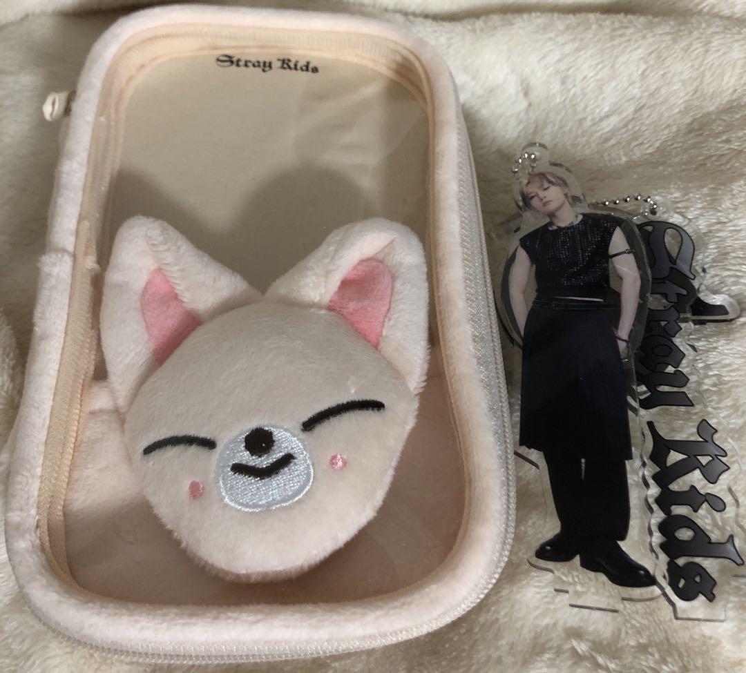 

[Б/У] Набор акриловых брелоков и акриловых подставок Stray Kids