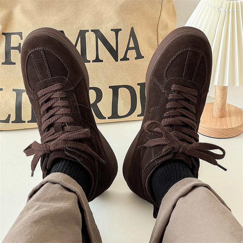 Fashion Retro Style Cow suede Leather Men Shoes Non-Slip Oxfords mid top Sneakers for Man Casual Lace Up Footwear Outdoor sneakers