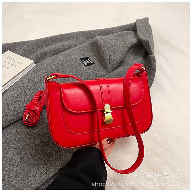 

Niche design underarm bag fashionable original ins shoulder bag women s 2025 new high-end portable baguette bag красный