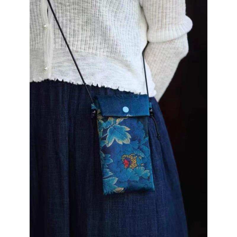

Xiangyun yarn Chinese style cheongsam bag handmade mobile phone bag single shoulder crossbody easy to carry women s carry-on bag