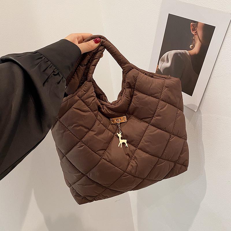 

Bambi Tote: Winter 2025 Large Capacity Embroidered Quilted Handbag - Versatile Fashionable Shoulder Bag