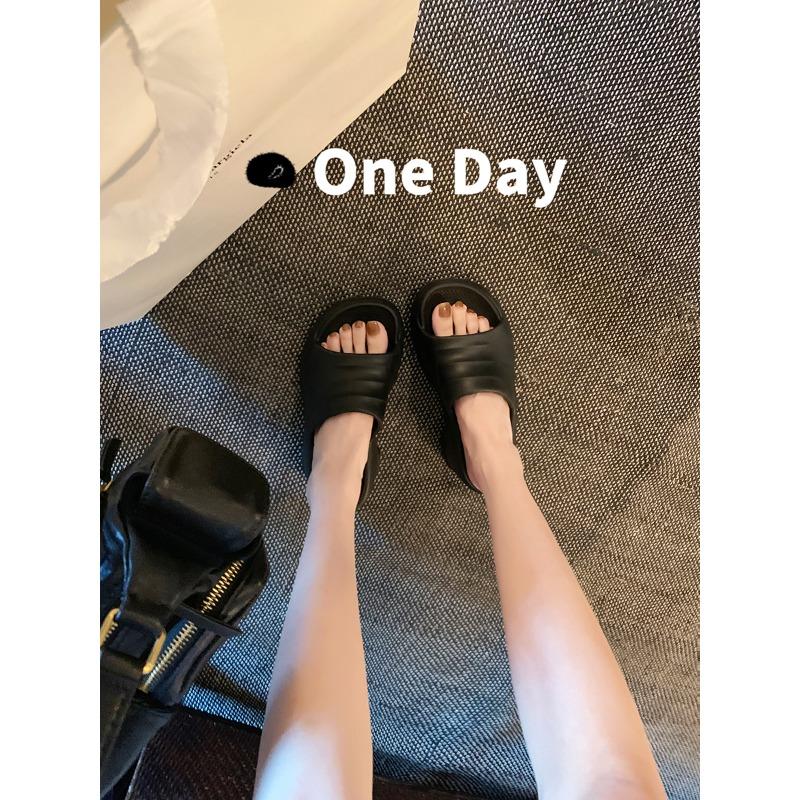 ~ Shibuya Spice Girl~ Round Head Wide Face Thick Bottom Heightening Artifact Shows Legs Long Outer Wear Slippers