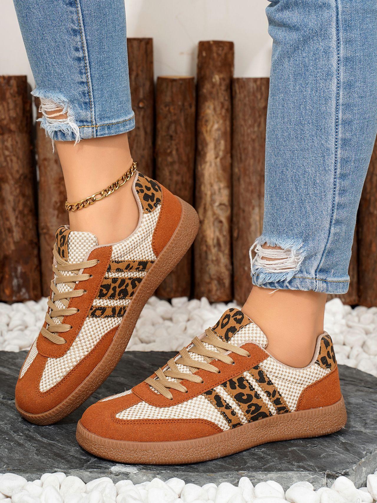 

2025 new leopard print German training shoes women s platform casual sports board shoes versatile lace-up round head color matching soft sole singl 42 коричневый