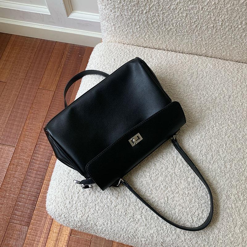 

Handheld Kelly bag women s 2025 new trendy Korean niche armpit bag autumn and winter foreign style large-capacity commuter bag чёрный