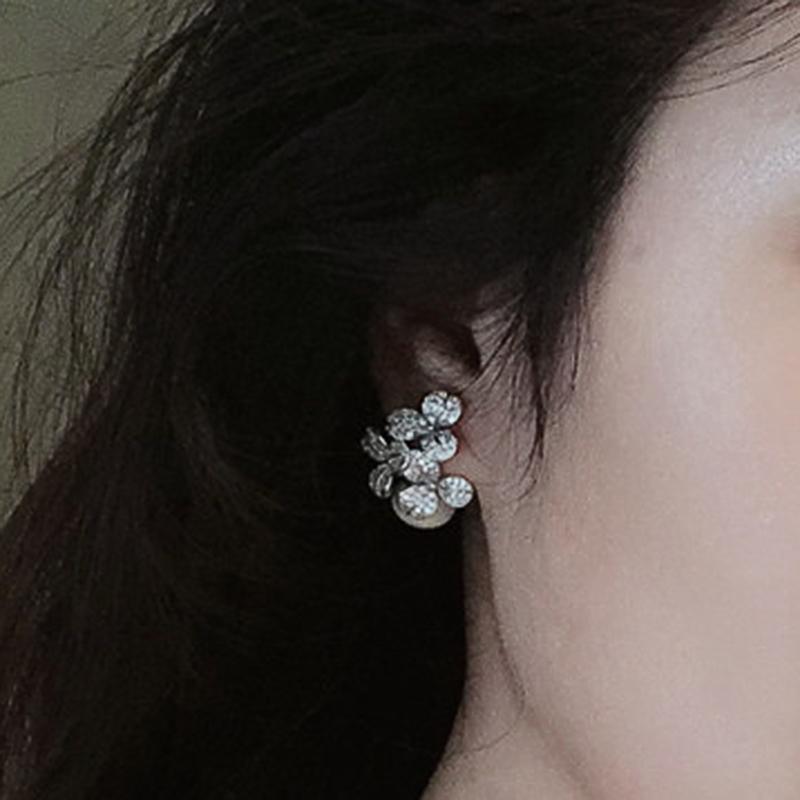 Huitan Flowers Earrings Inlaid Imitation Pearl Aesthetic Accessories for Women Bling Bling Cubic Zirconia Wedding Trendy Zircon