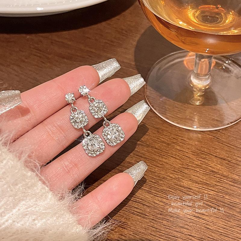 

Легкие роскошные ультра-сверкающие серьги с геометрическим рисунком