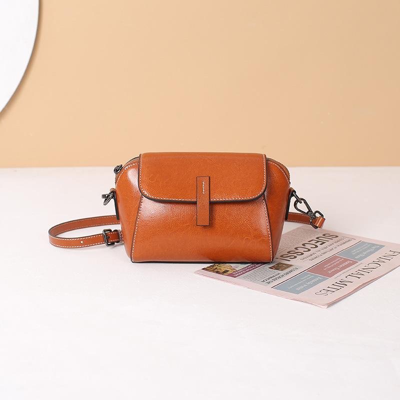 New Oil Waxed Cowhide Fashionable Shoulder Bag Versatile Casual Mobile Phone Crossbody Bag
