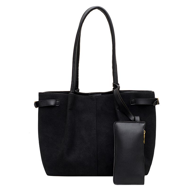 

Autumn and winter matte tote bag, large-capacity commuter bag, textured mother and child bag, fashionable and versatile single shoulder underarm bag. чёрный