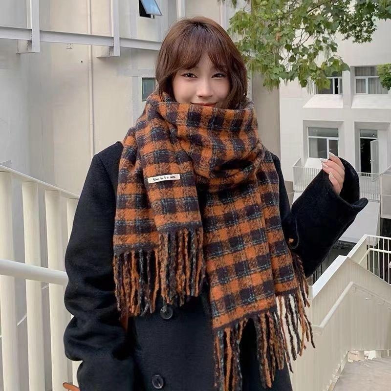 Zhang Ruonan dark green plaid scarf women's winter warm versatile thickened warm shawl dual-purpose scarf