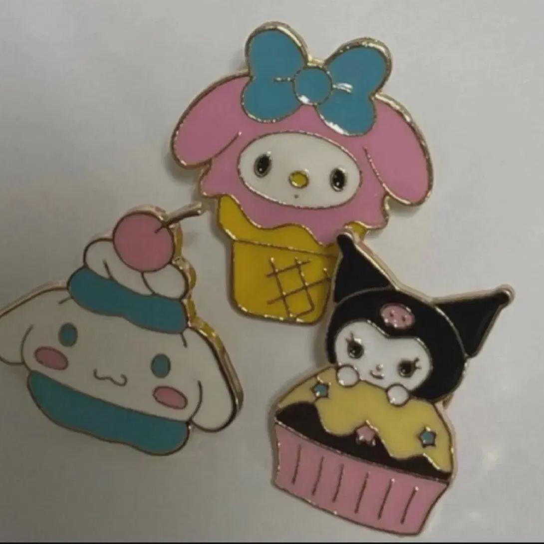 

Набор из 3 предметов с изображением значка Sanrio Kuromi My Melody Cinnamoroll