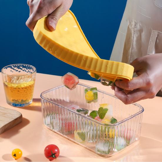 Silicone Ice Cube Tray with Storage Box And Ice Shovel 32 Grids Ice Mold for Freezer Leak-Proof Stackable Ice Maker for Home Party
