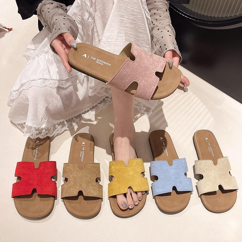 Slippers Women's Summer Wear New High-end Soft Flat-bottomed Beach Sandals Fashion One-word Sandals