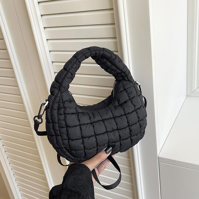 

Summer niche bag women s new lightweight versatile messenger bag pleated portable small bag dumpling bag чёрный