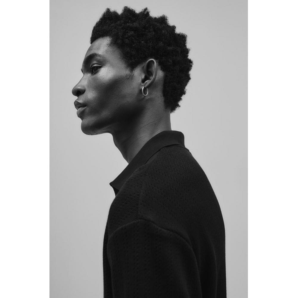 

Рубашка поло HM Regular Fit с рисунком дырок, черная