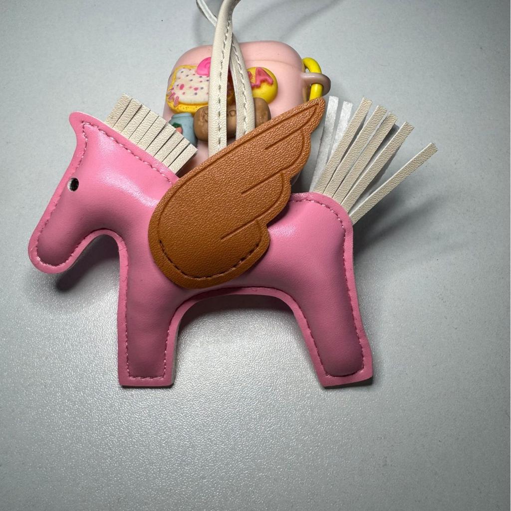 Schlüsselanhänger, kleine Pegasus-Tasche, Anhänger, PU-Leder Spiegelornament, Taschenanhänger, handgefertigter Lederpuppen-Schlüsselanhänger
