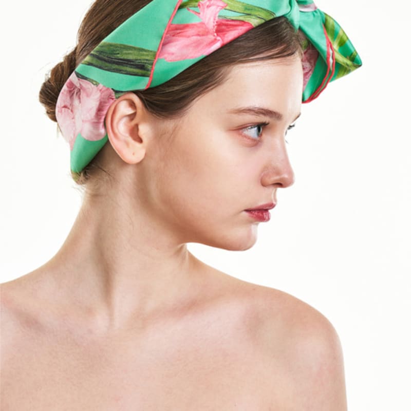 Chae Look HAND-DRAWN WATERCOLOR GLADIOLUS CARRE SCARF