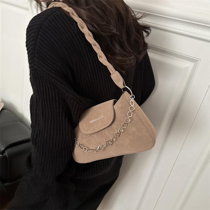Street Style Small Chain Shoulder Bag With Magnet Closure For Daily Use