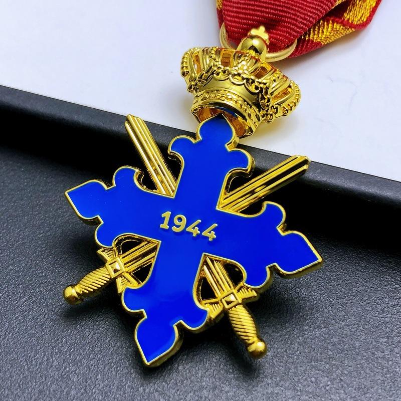 Romanian Bravery Medal, Blue Cross Badge, Foreign Commemorative Medal, Metal Badge, Pendant, Badge, Christmas gift, Stocking stuffers