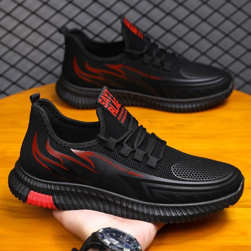 Nieuwe herenschoenen zijn lichte, comfortabele, modieuze en veelzijdige casual reisschoenen, jonge en jeugdige hardloop- en sportschoenen met dikke zolen.