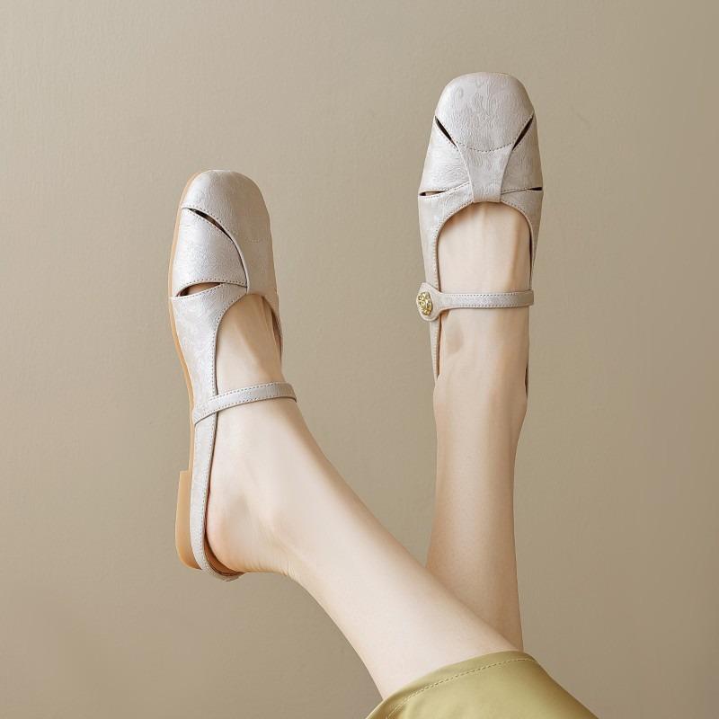 2026 Summer Outerwear Chinese Style Women's New Baotou Sandals Women's Exquisite High End Flat Bottom