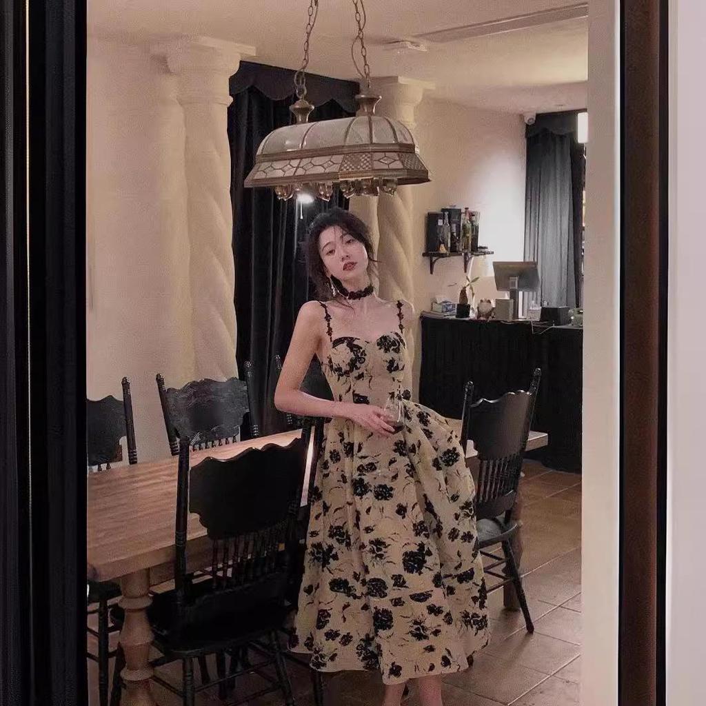 Vestido floral retro de verano 2024 con tirantes espagueti y ceñido a la cintura