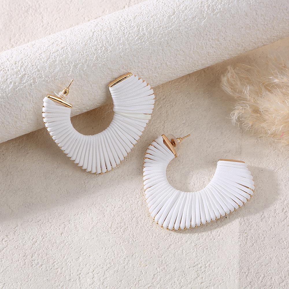 Exaggerated Retro C-Shaped Maillard Weave Stud Earrings: Light Luxury with a High-End, Sophisticated Temperament