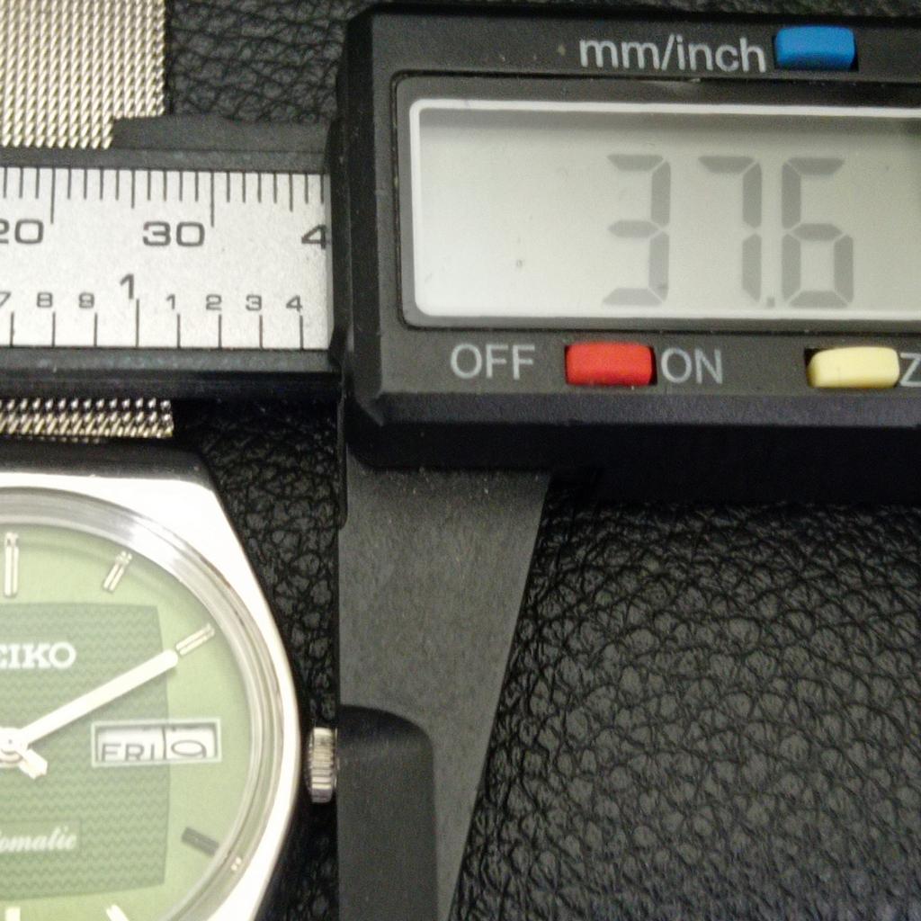 SEIKO AUTOMATIC 6309A VINTAGE JAPAN MENS GREEN COLOR DIAL WATCH a701452-5 R206b-a701452