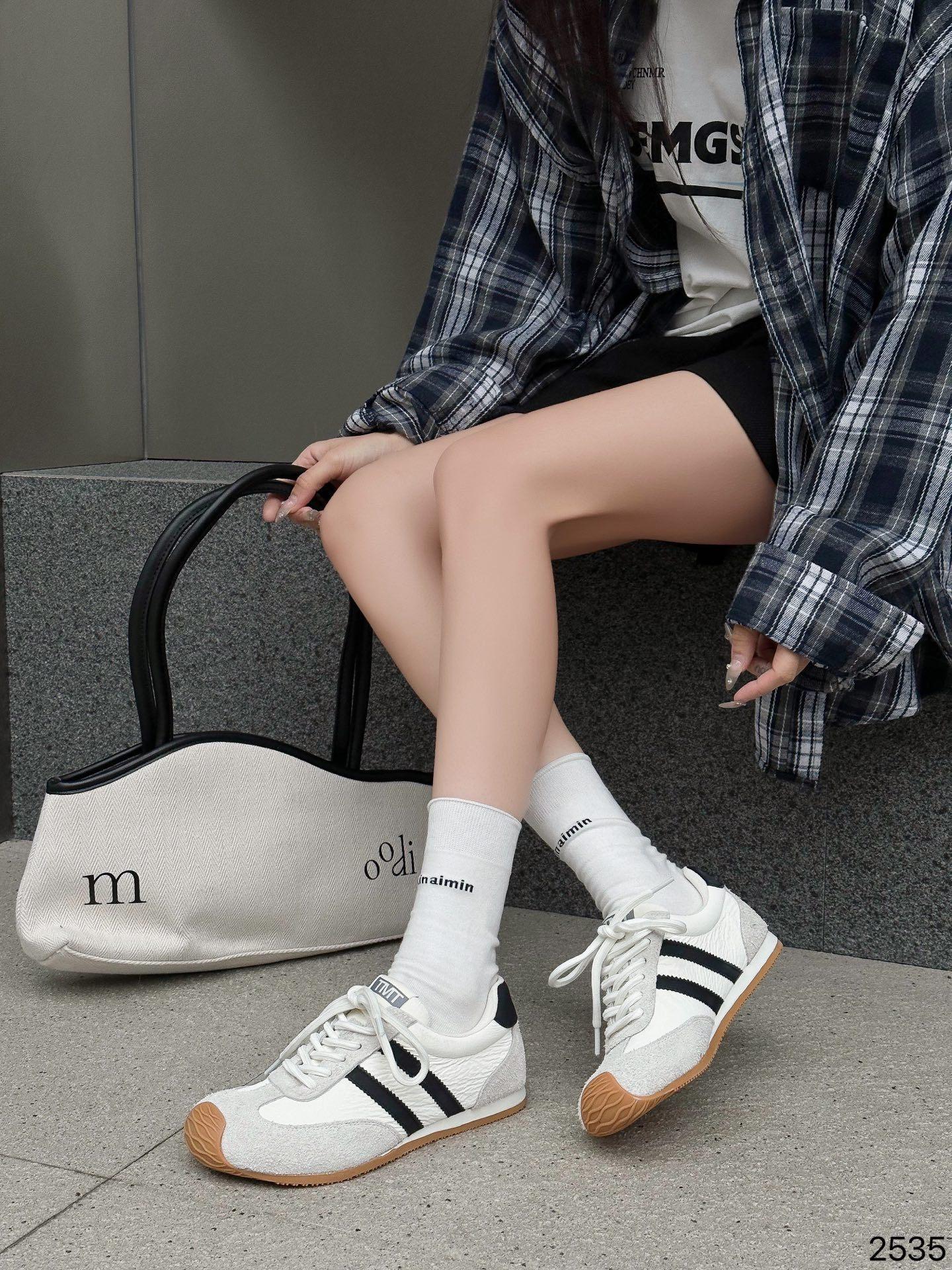 

Ретро немецкие тренировочные туфли женские 2025 новые кожаные на плоской подошве ретро балетные с цветовой блокировкой кроссовки Форреста Гампа на мягкой подошве удобные повседневные туфли 40 бежевый