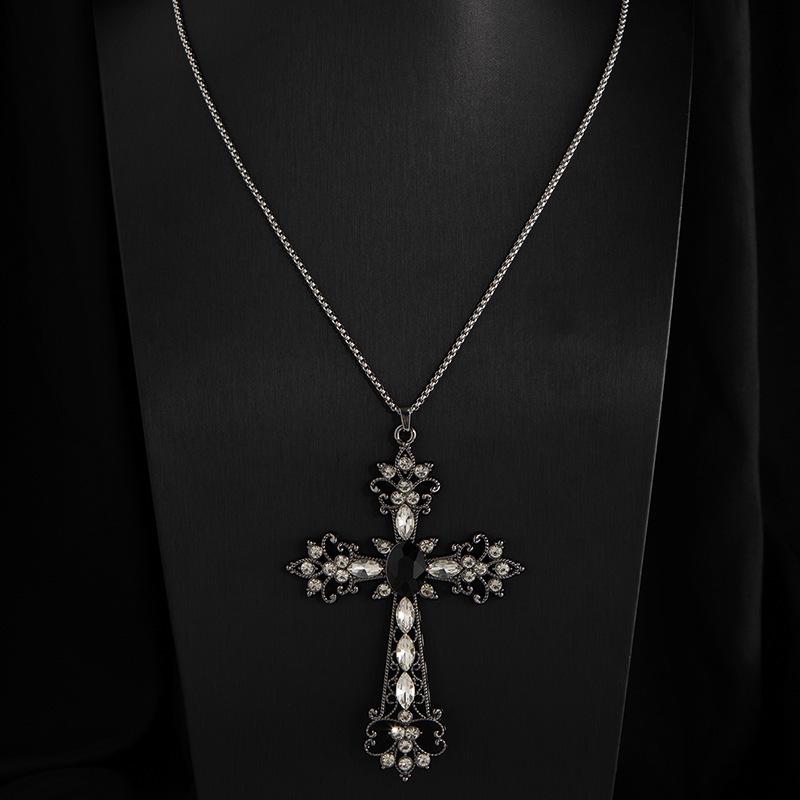 Retro Punk Cross Pendant Necklace - Versatile Clavicle Chain
