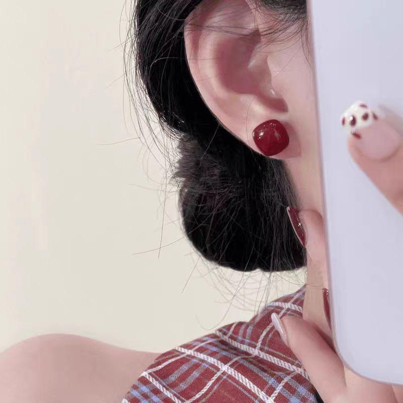 Old White Ankara Red Love Stud Earrings Femininity High-End Earrings Simple And Versatile Earrings