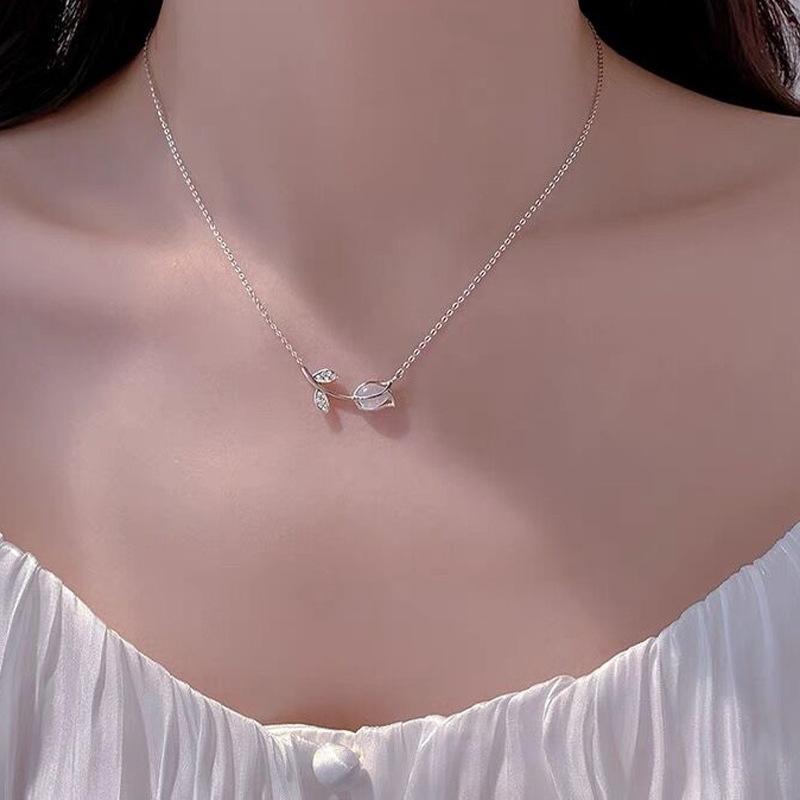 Tulip Necklace for Women's Summer Light Luxury Niche High-end Clavicle Chain for Girlfriends