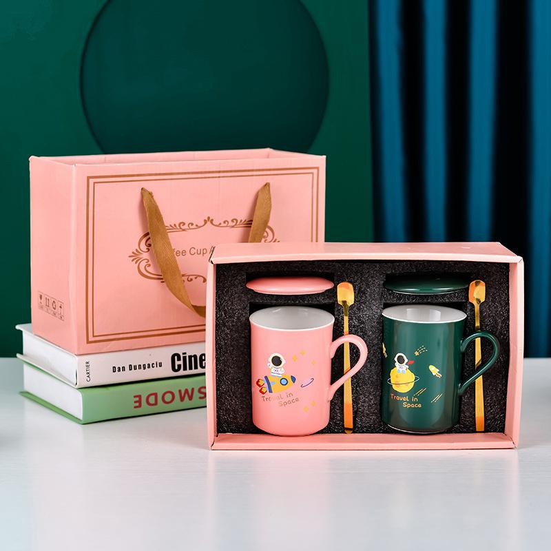 Set Căni pentru Cuplu Îndrăgostit de Ziua Îndrăgostiților Mug Ceramic de Ziua Îndrăgostiților Eveniment Bijuterii Aurii Cadouri de Deschidere