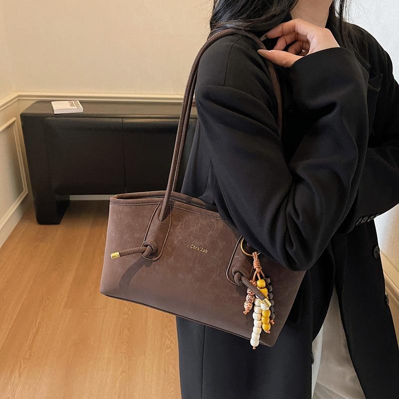 

Изысканный модный темперамент Универсальная кожаная наплечная портативная сумка с высоким чувством простого зарубежного стиля 2025 осень-зима женская сумка-тоут темно-коричневого