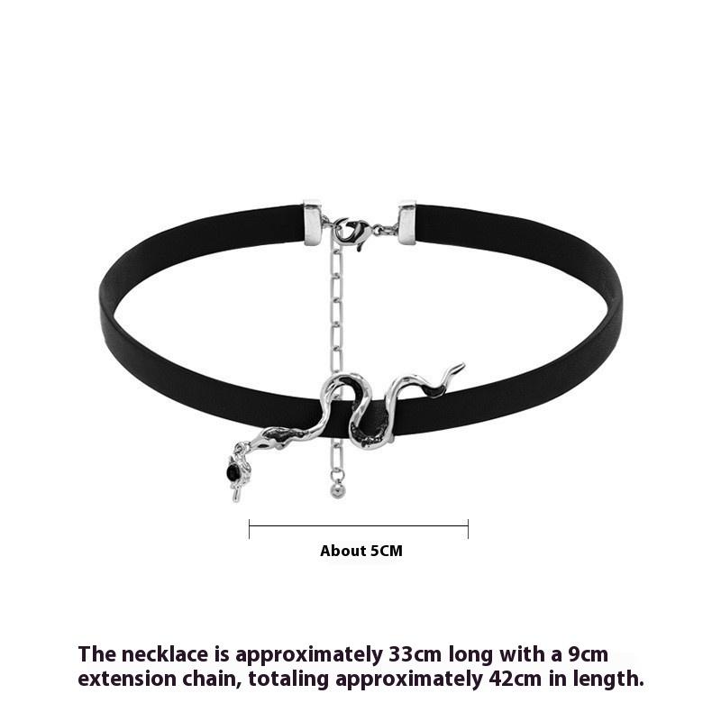 Black Butterfly Collar Women's Versatile Niche High-end Light Luxury Necklace Hip-hop Babes Personalized Pearl Necklace