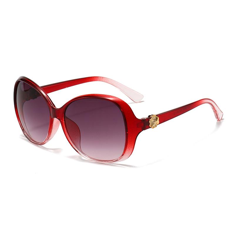 Elegant Gradient Lens Sunglasses for Women - European & American Street Style, Fashionable Face-Slimming Design.