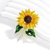 Modern Daisy Brooch In Metallic Finish Lightweight 18g Fashion Accessory Suitable For Multiple Outfit Styles