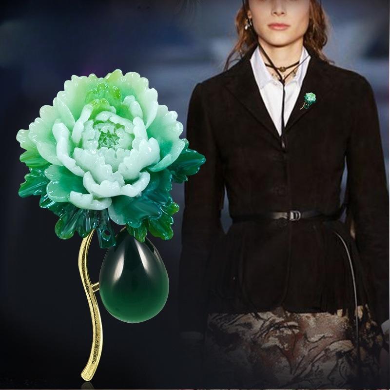 Spilla in stile cinese con un fascino femminile retrò, Un semplice ed elegante accessorio spilla a fiore di calcedonio