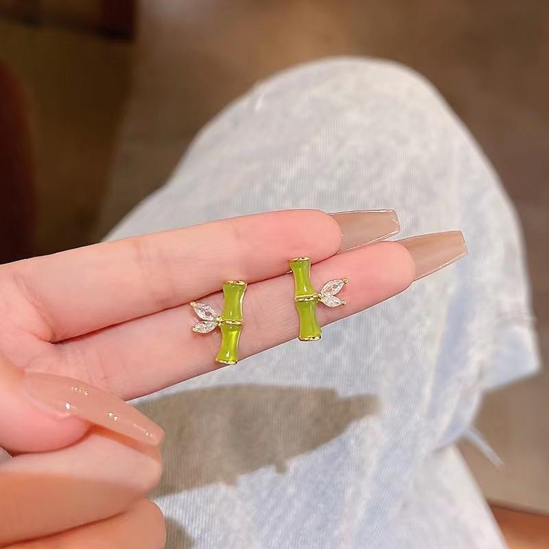 Wind fashion versatile stud earrings women's hot-selling high-end temperament trendy earrings street stall night market explosion