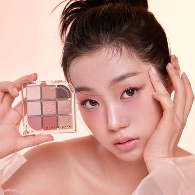 Coloring: Me Eyeshadow Palette 9-Color 7.5g (2 Shades)