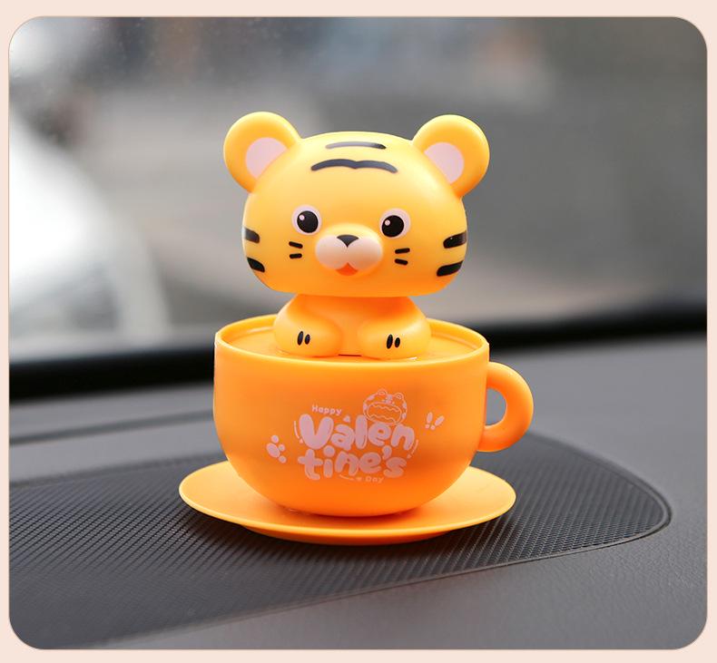 Solar-Powered Cute Cartoon KT Cat Car Ornament with Nodding Head
