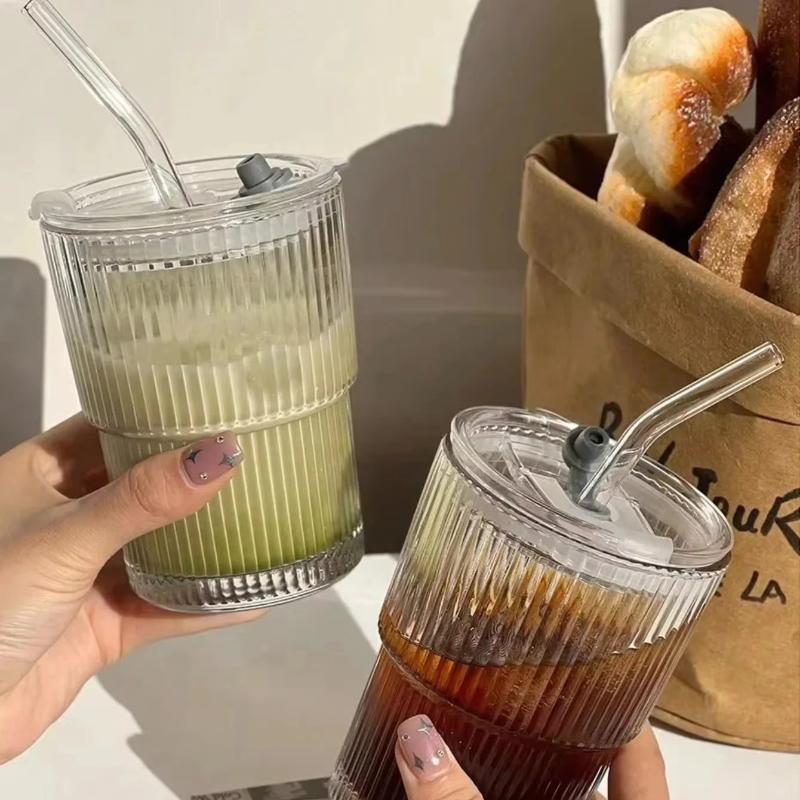 1/2 Piezas Vaso de Vidrio Rayado Vasos Transparentes con Tapa y Pajita Taza para Café Helado Taza de Té Vaso para Jugos Vaso para Leche y Agua Utensilios para Beber Botella de Agua con Pajita