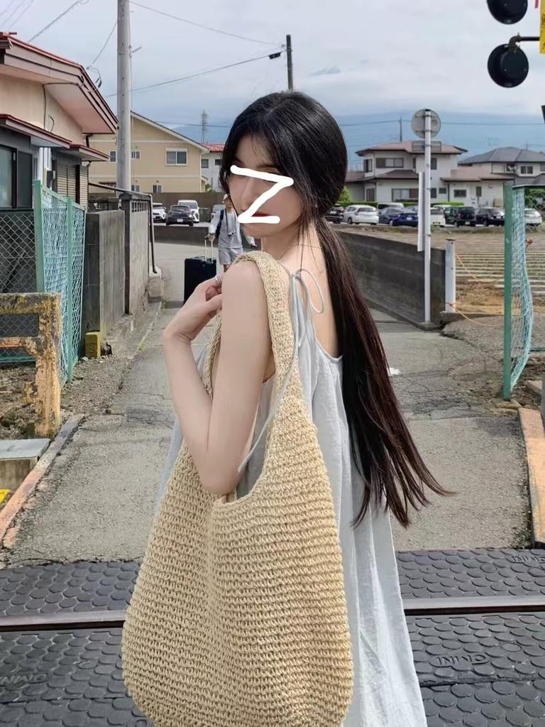 Spring and Summer New Straw Bags Women's Seaside Vacation Beach Bags Shoulder Bags Handmade Large-capacity Tote Bags
