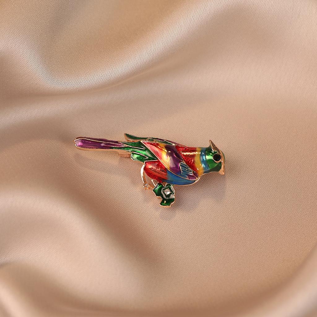 Exquisite and Distinctive Seven-color Thrush Brooch Creative Simulation Bird Corsages Fashionable Coat and Women's Suit Pins