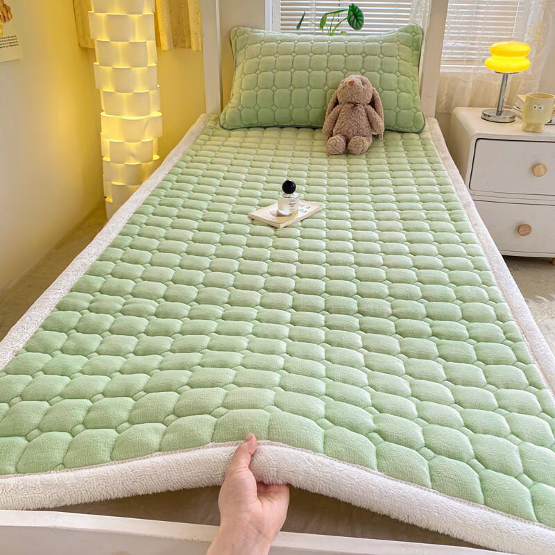 LISM Milk Velvet Quilted Mattress Pad