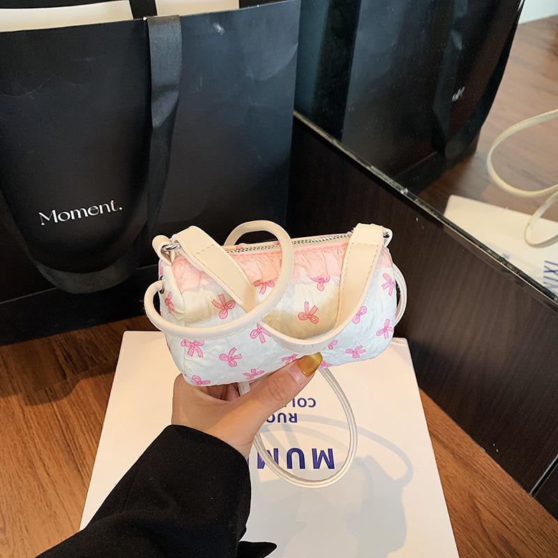 Niche Design Handbag Women's New High-end Sense Versatile Shoulder Messenger Bag Cylinder Small Bag