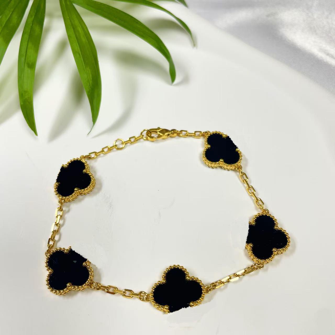 

Four-Leaf Clover 18K Gold Double-Sided Bracelet - Versatile and Elegant Design 18K Gold
